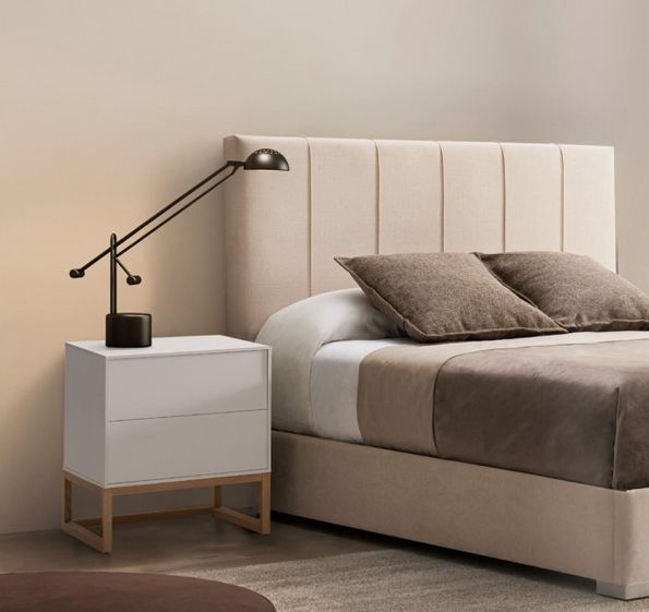 Mesa de Cabeceira com Pés Madeira